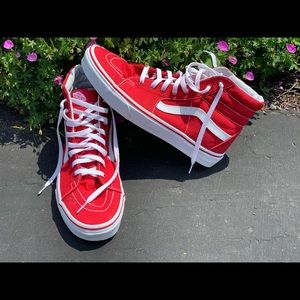 New Men's size 10 red high top Vans